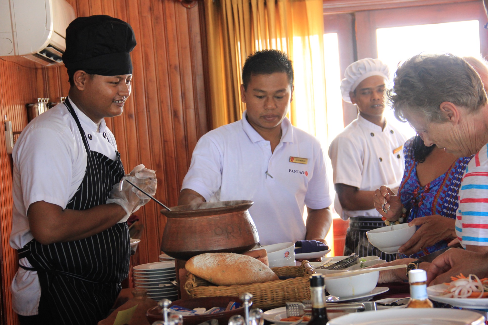 Pandaw RV Orient Pandaw Dining.jpg